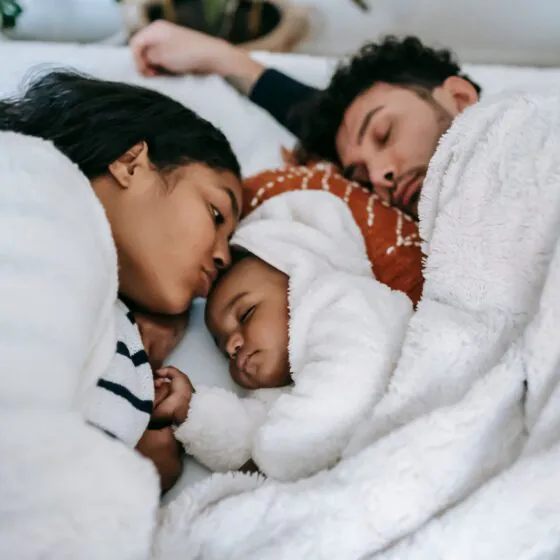 Warum ist Schlaf so wichtig für Babys und Eltern?