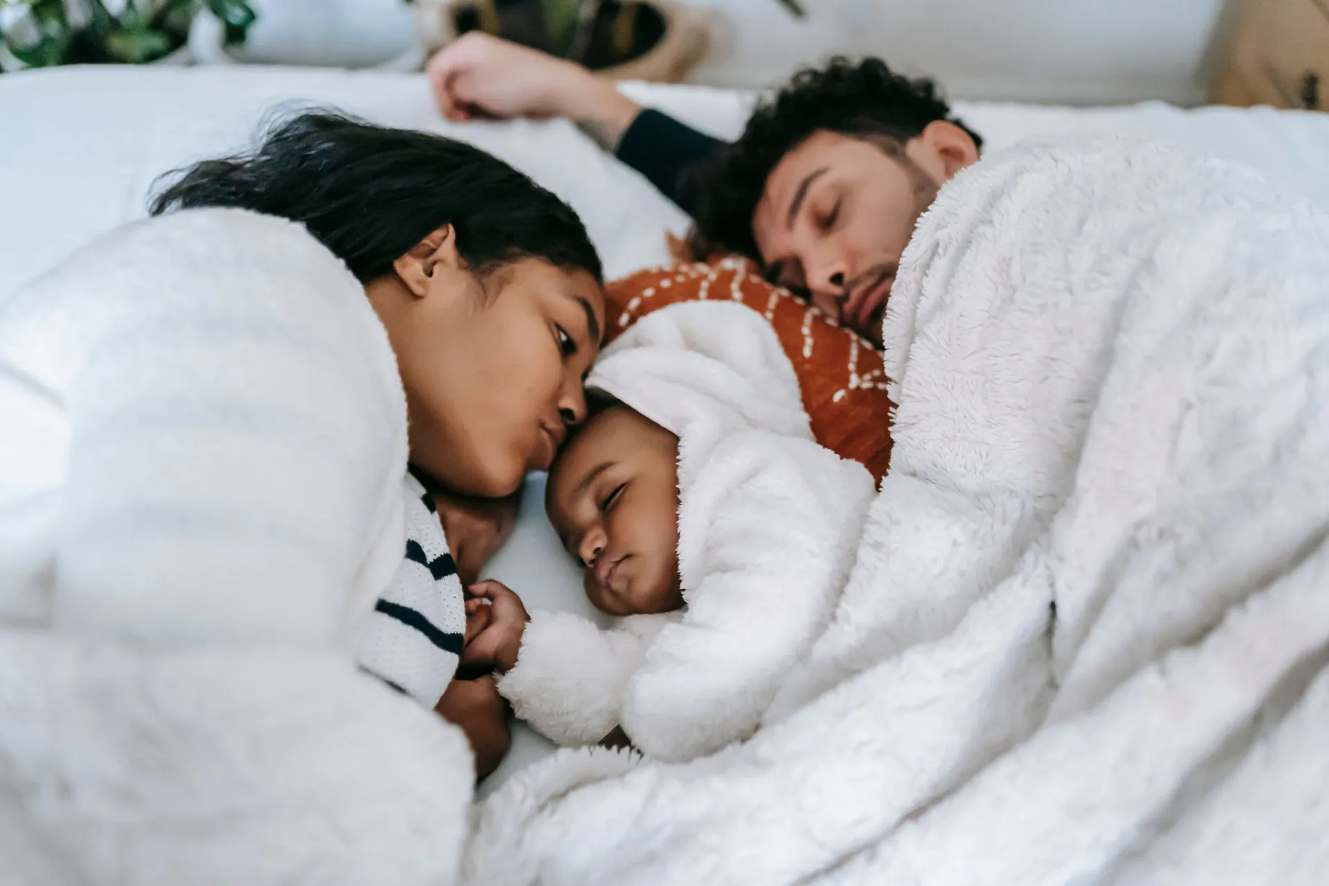 Warum ist Schlaf so wichtig für Babys und Eltern?