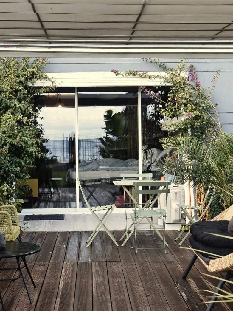 Diese Vorteile hat ein Terrassendach für Eltern und Kinder