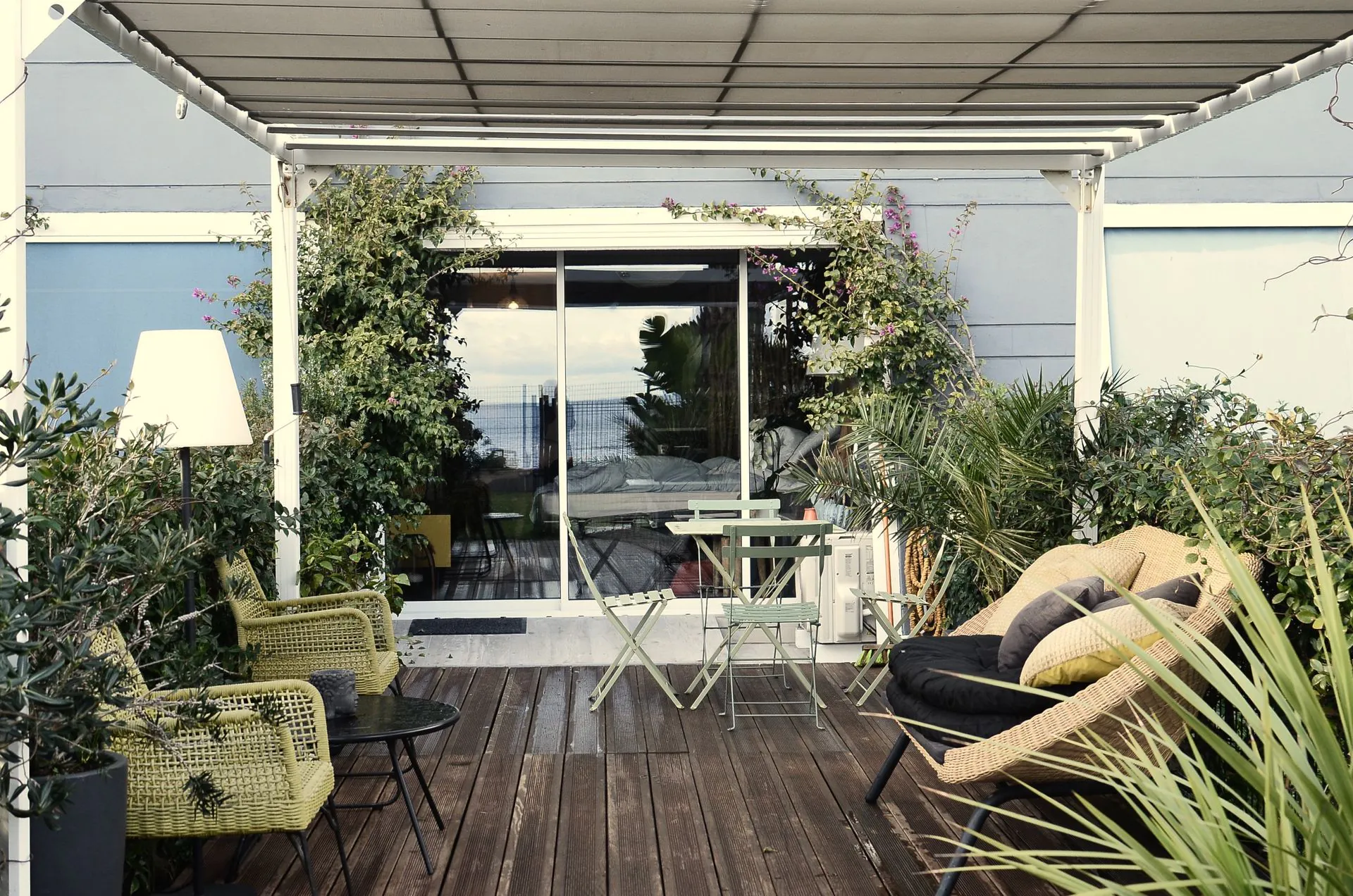 Diese Vorteile hat ein Terrassendach für Eltern und Kinder